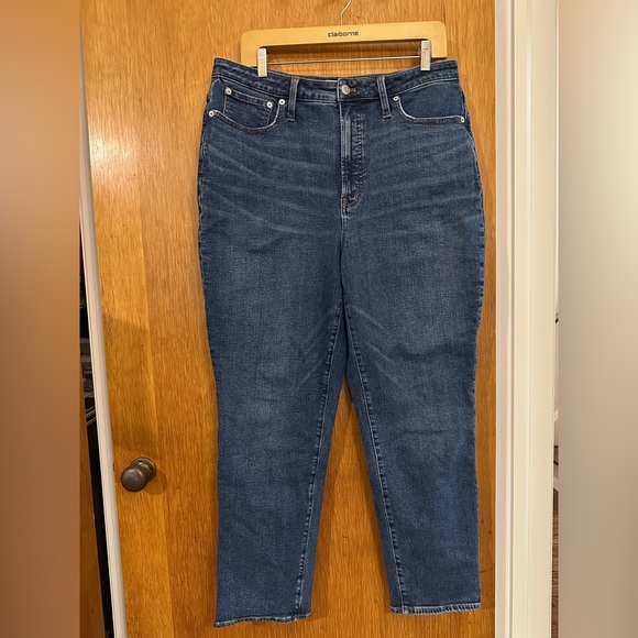 Madewell The Curvy Perfect Vintage Jean in Manorford Wash: Instacozy Edition 31 - Picture 2 of 15